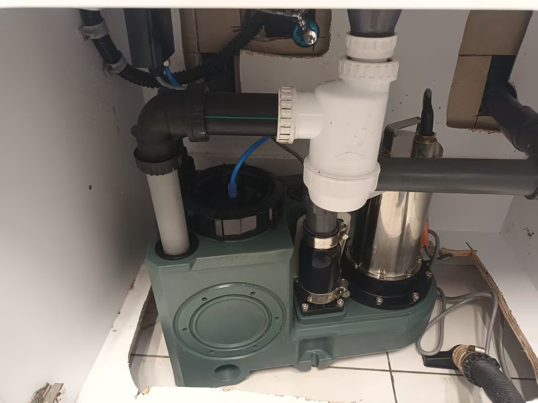 Why are intelligent sewage lifting pumps becoming more and more common in modern basement homes?